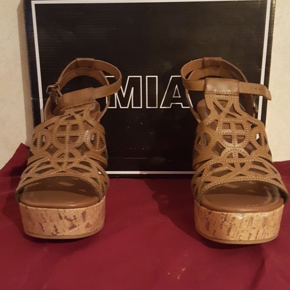 MIA tan heeled platform sandles